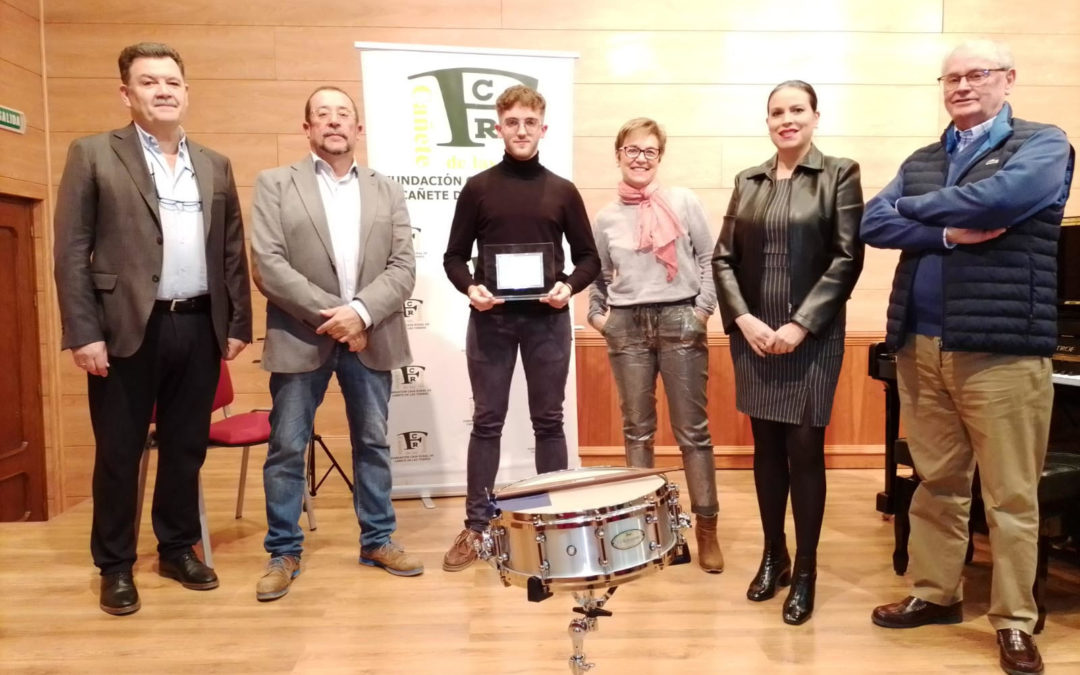 La Fundación Caja Rural de Cañete de las Torres entrega la Beca Músico Nicolás Crespo para el fomento de la música