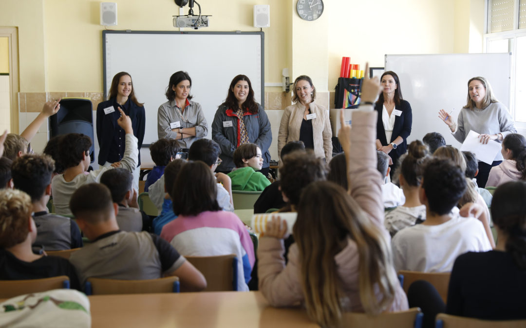 Fundación Cepsa y Fundación Inspiring Girls llevan sus paneles inspiradores a los jóvenes de Castellar para fomentar las carreras tecnológicas