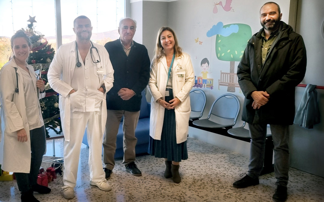 Fundación Atalaya llena de color el área materno infantil del Hospital de Riotinto