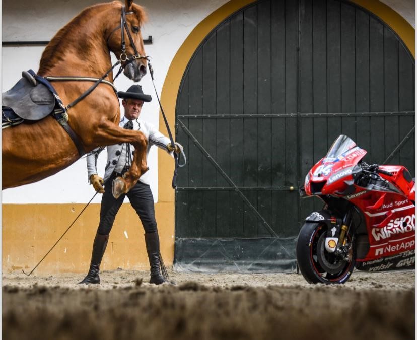 La Real Escuela realiza una gala extraordinaria con motivo del Campeonato del Mundo de MotoGP