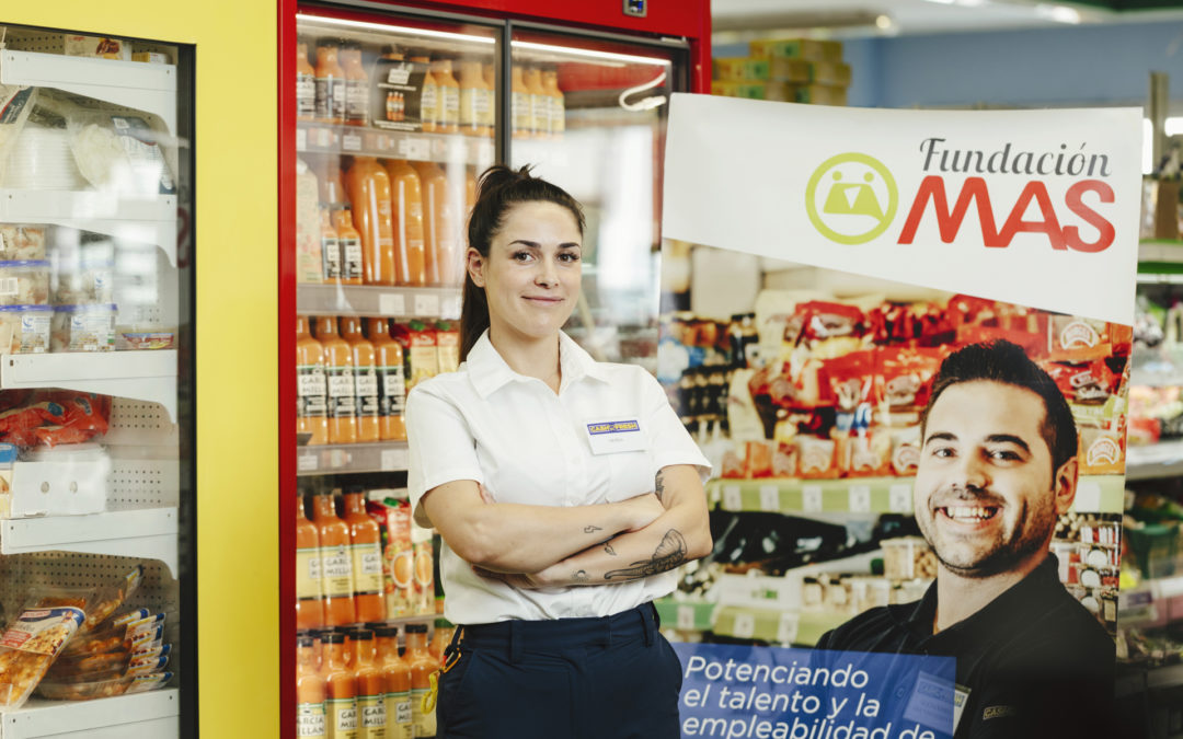 Fundación MAS convoca 10 becas de formación destinadas a jóvenes en desempleo, y con estudios superiores finalizados, para liderar la gestión de un establecimiento comercial en Grupo MAS, dentro de un programa formativo con una alta tasa de empleabilidad