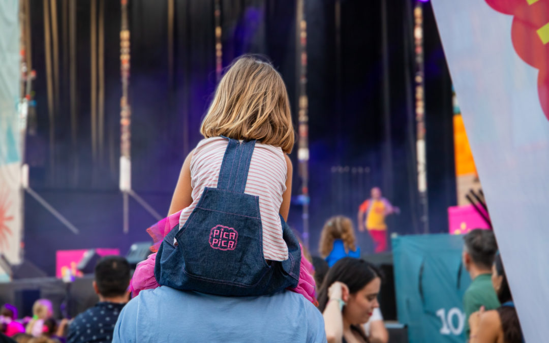 La Magia de la Vida Fest, espectáculo solidario en Málaga, consigue hacer bailar a la plaza de toros de La Malagueta