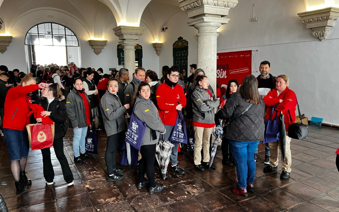 Más de 800 personas participan en la I Feria de Empleo de Cruz Roja en Córdoba