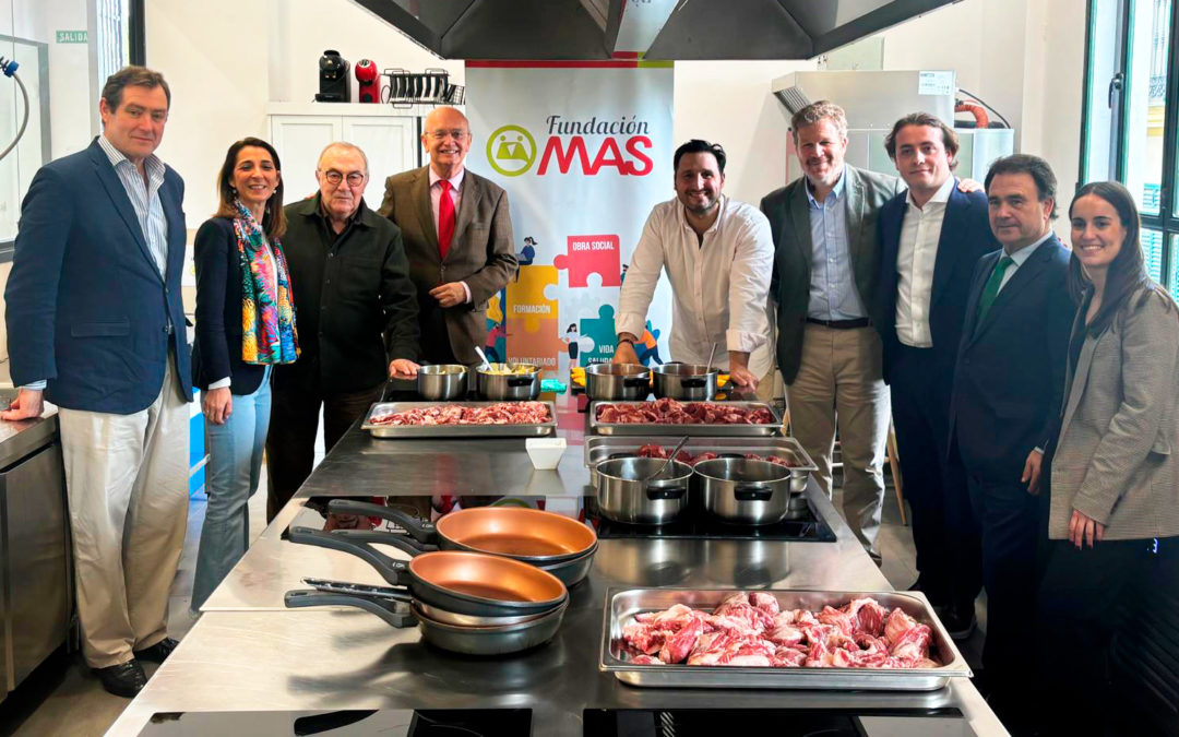 Fundación MAS fomenta la alimentación saludable con un showcooking sobre el cerdo ibérico impartido por el chef Javier Abascal y el experto en productos ibéricos, Jabu Jabugo