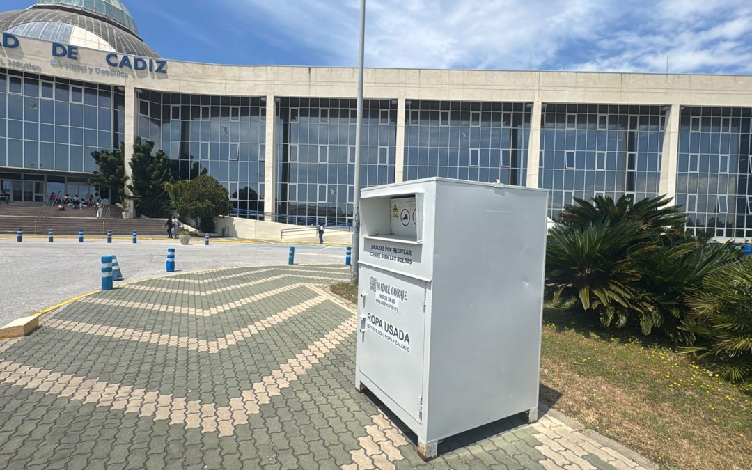 La Universidad de Cádiz y Fundación Madre Coraje se unen por un campus más sostenible a través de la recogida de ropa