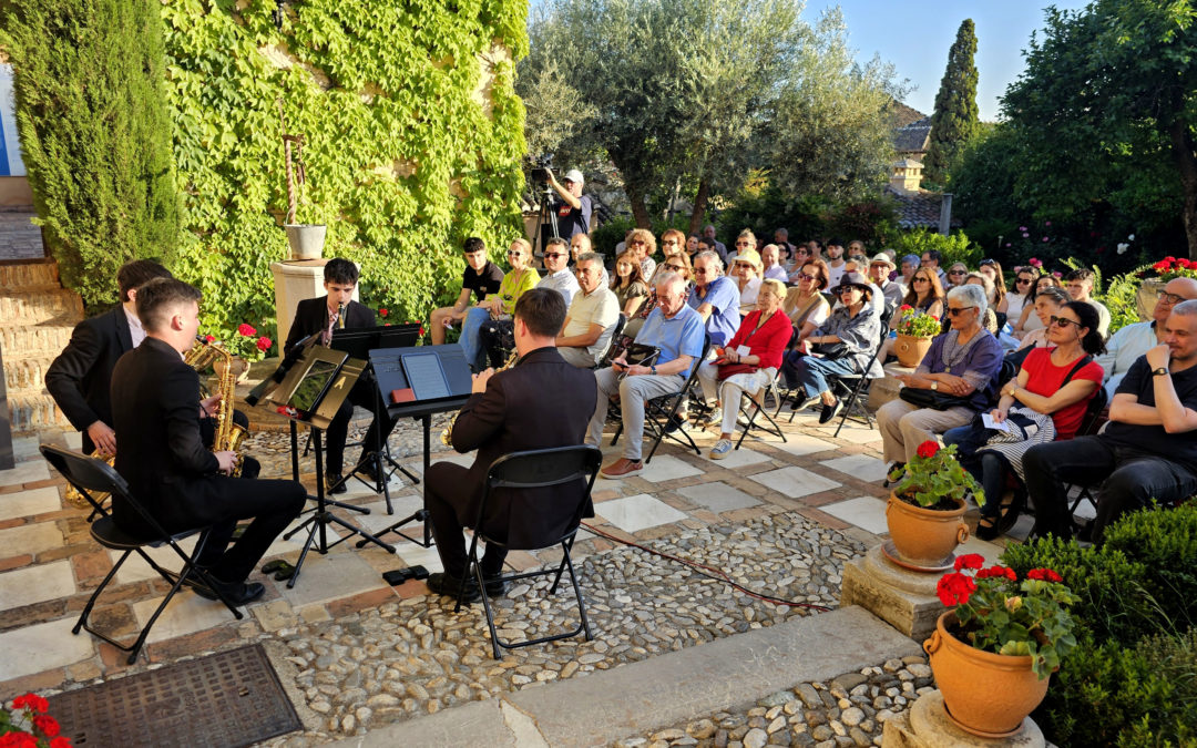 Los sonidos de los saxos llenan la puesta de sol en el Aljibe del Rey