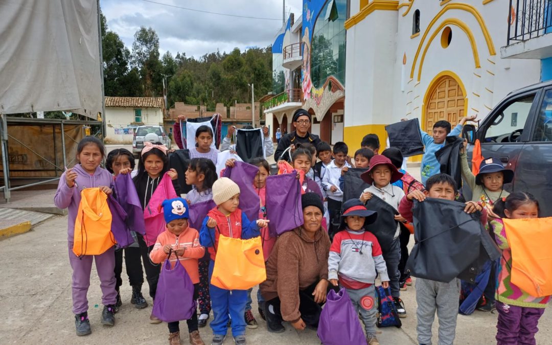 Más de 31.000 kilos de ayuda infantil y educativa viajan de España a Perú de la mano de la Fundación Madre Coraje